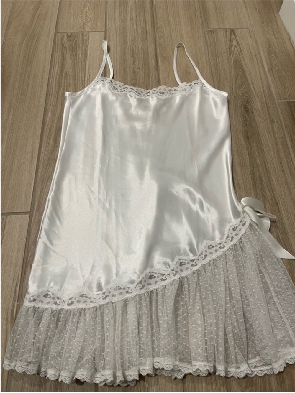 Victoria's Secret Vintage Gold Label White Ruffle Lace Silk Bow Slip Dress Sz M - Picture 1 of 9